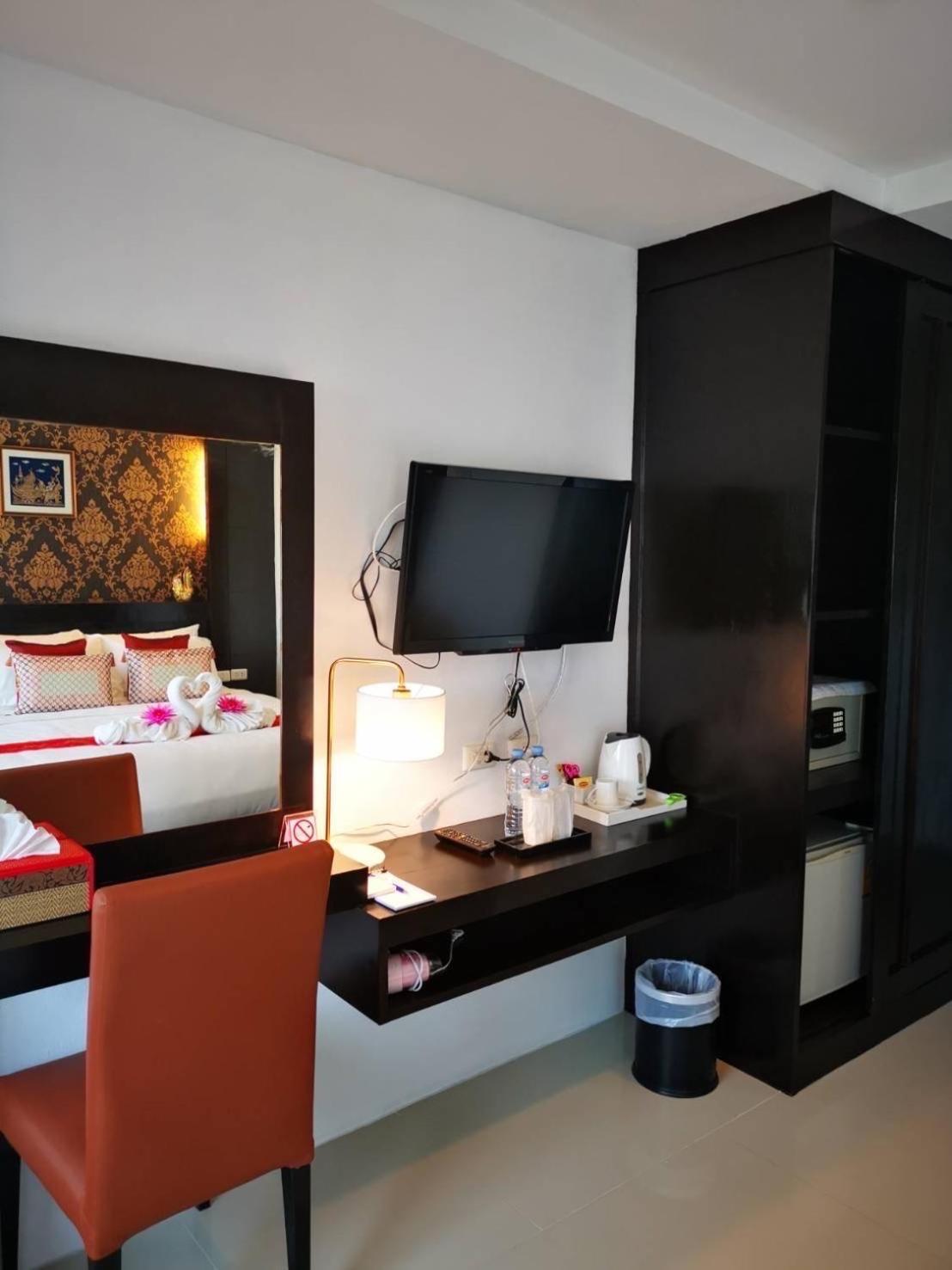 Elephant Room Patong Bagian luar foto