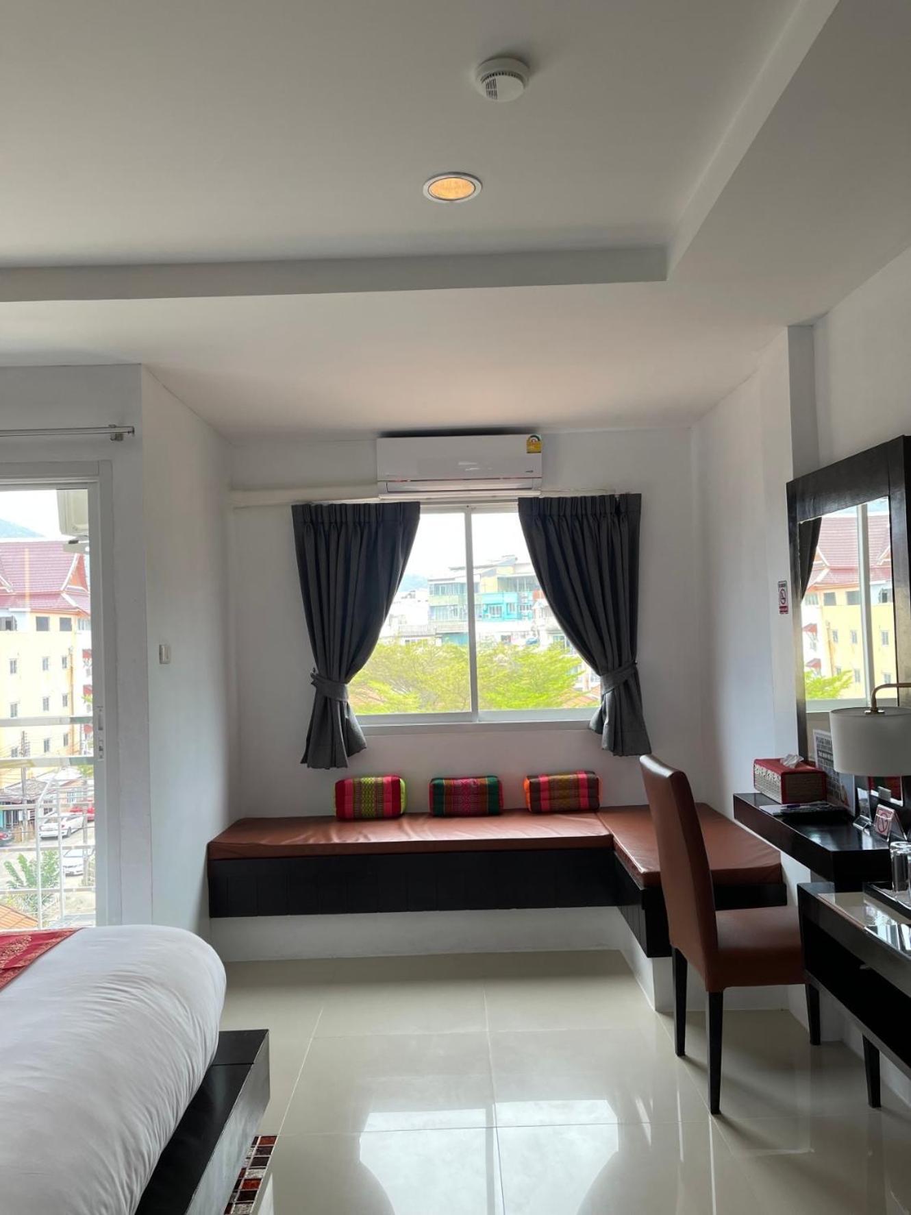Elephant Room Patong Bagian luar foto