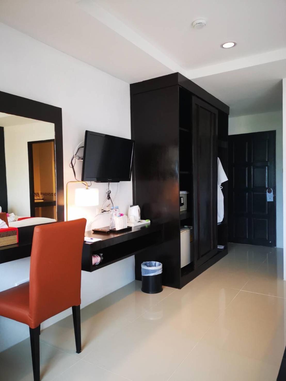 Elephant Room Patong Bagian luar foto